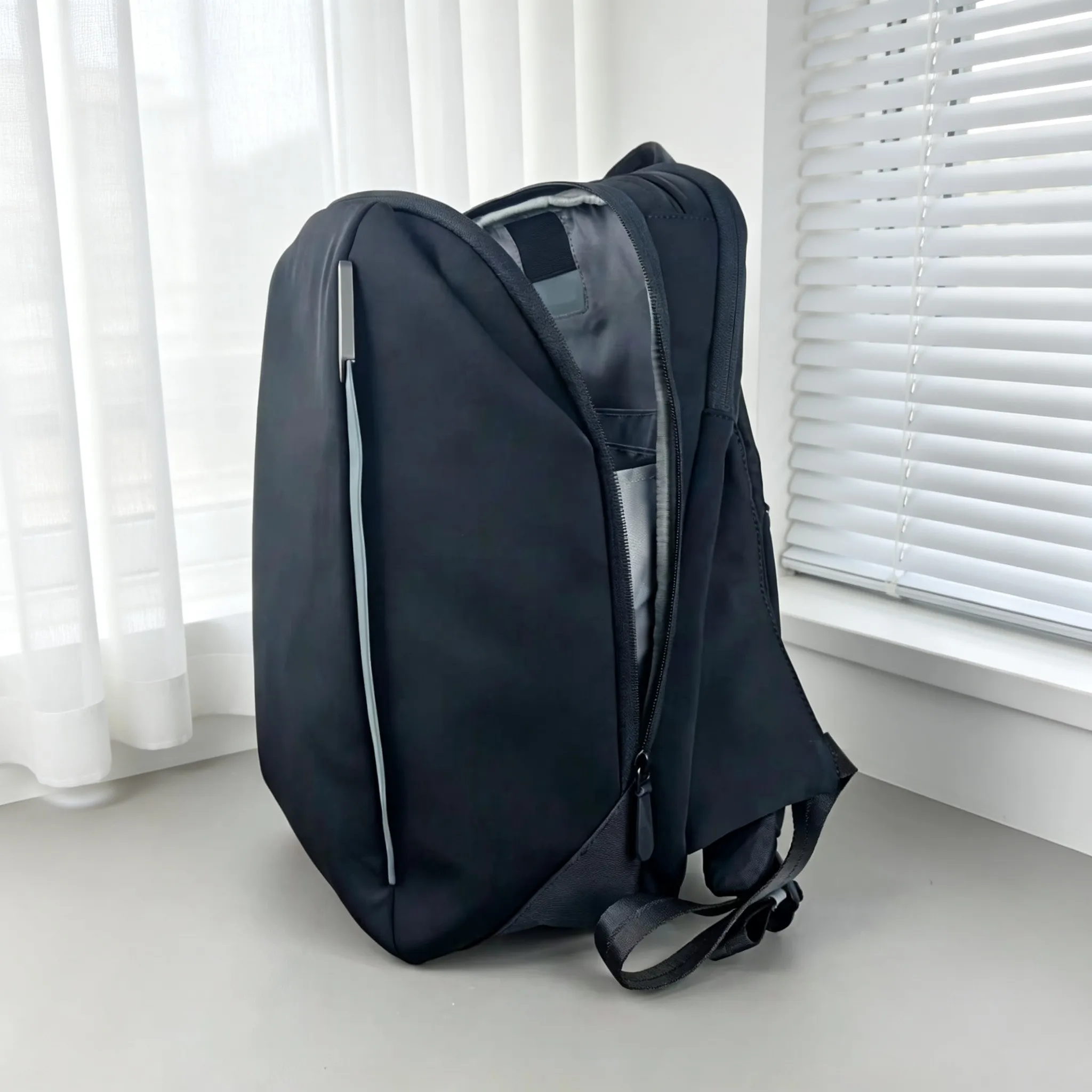 Men's Stylish Versatile Nylon Backpack, Large Capacity Travel Daypack for Business Trips