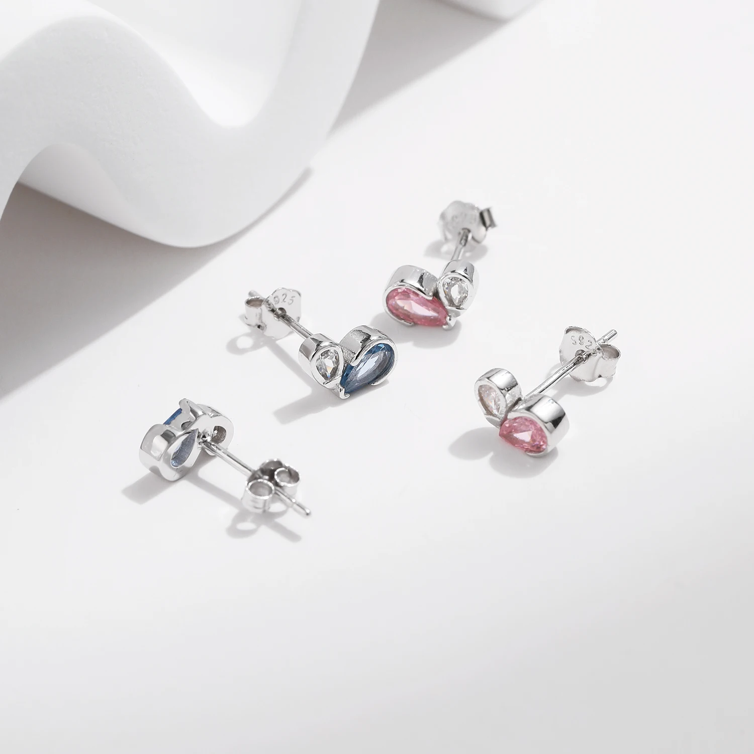 MODIAN 925 Sterling Silver Romantic Tiny Hearts Stud Earrings Delicate Colorful CZ Earrings for Women Party Fine Jewelry