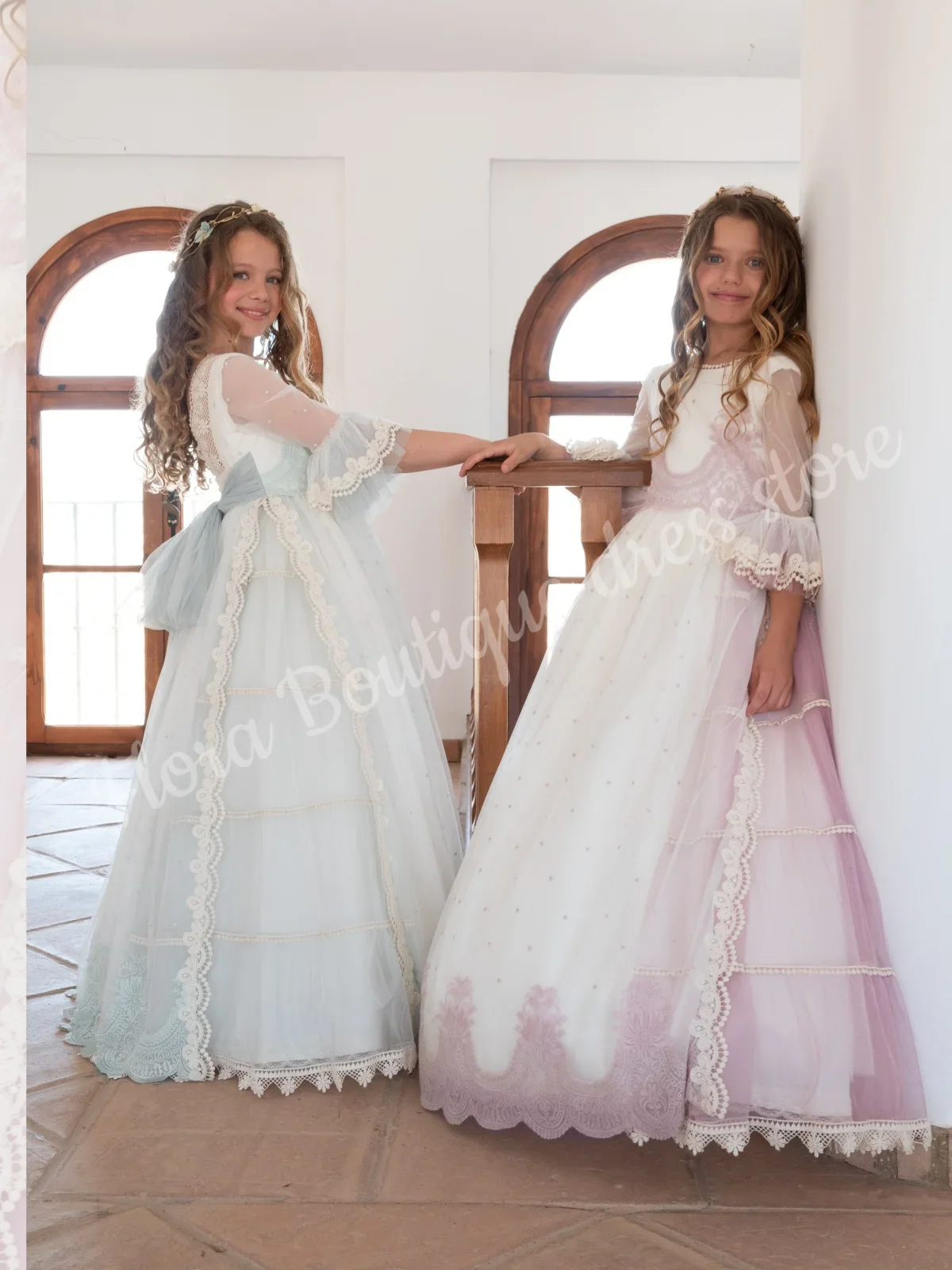 تنورة شيفون بيضاء على شكل حرف a مزينة بأكمام طويلة فستان فتاة الزهور لحفلات الزفاف وأعياد الميلاد الرسمية وحفلات التواصل الأول