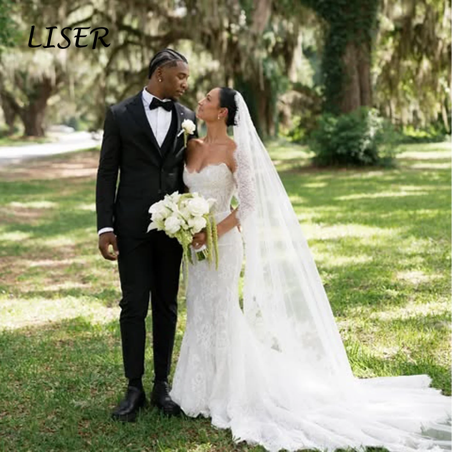 Liser Customize Ivory V Neck Long Floral Lace Two In One Wedding Dress Detachable Oversized Skirt Long Sheer Lace Robe De Mariée