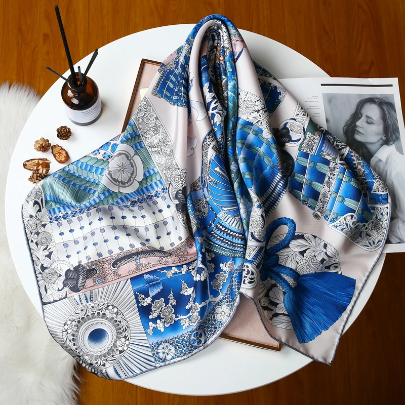 

Japanese Silk Scarf 90CM Twill Bandanas Luxury Designer Hems Rollerd Shawls Head Hair Neck Accessories Decoration Christmas Gift