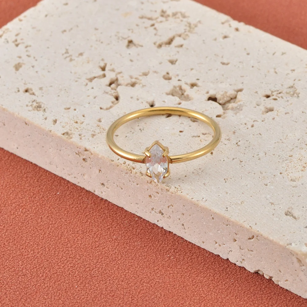 JeeMango Edelstahl-Ring mit geometrischem Zirkon für Damen, trendiger Partyschmuck, minimalistische Accessoires R26018 – Detail 2