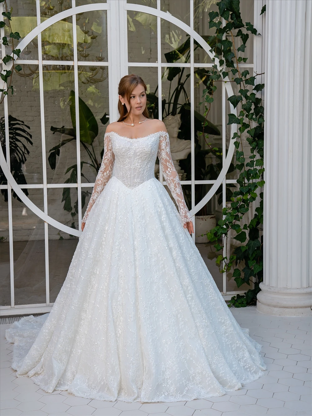 

Customized Elegant White Organza Wedding Dress Simple Boat Neck Long Sleeves Bridal Gown Boho A-Line Chapel Train Robe de mariée