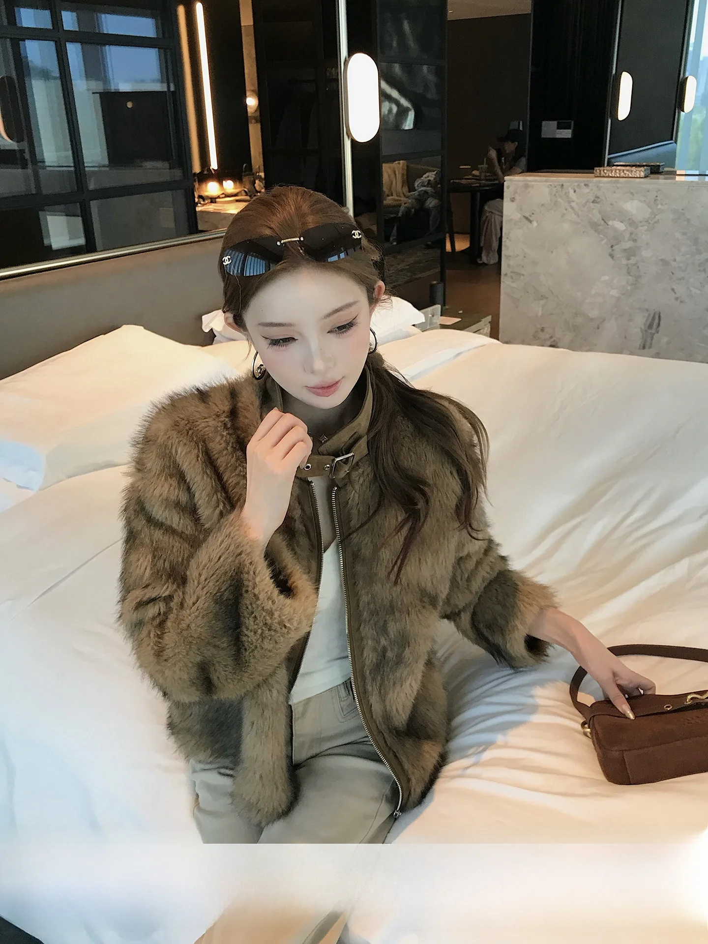 

Роскошная женская верхняя одежда с воротником-стойкой из меха и кожи, свободного кроя, стройнящая, для комфортного отдыха, весенняя новинка