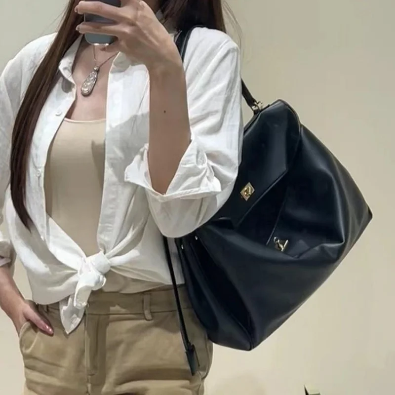 Fashion Handbag Single Shoulder Crossbody Commuter Bag Women\'s Lock Underarm Bag Large Capacity Tote Bag Cosmetic Storage Bag