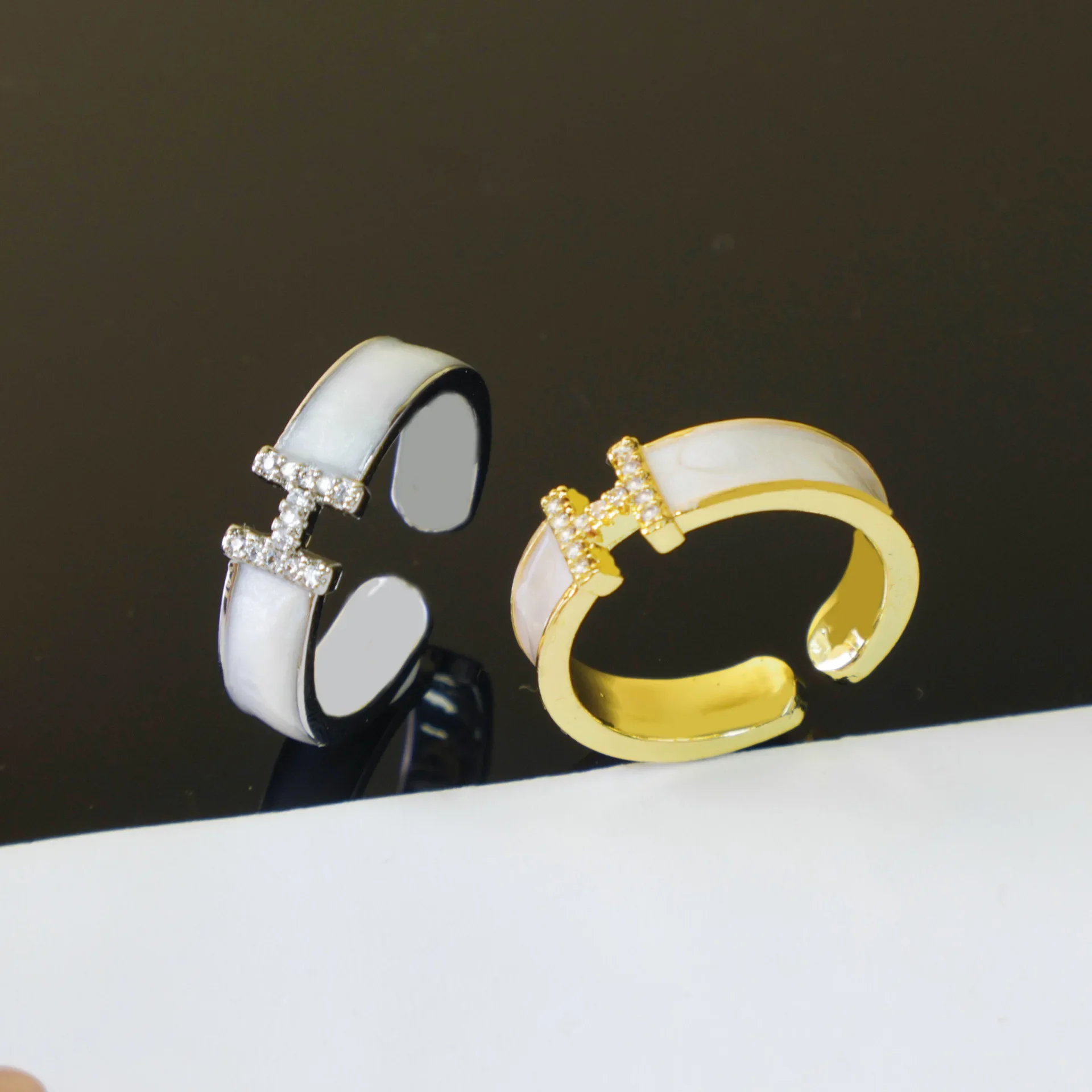 أنيقة H رسالة الزركون حلقة مفتوحة للنساء الفاخرة الحد الأدنى تصميم المشاعر الراقية INS موضة الاتجاه الإكسسوارات والمجوهرات