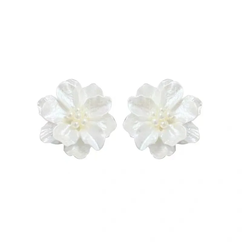 Anting bunga camellia putih anting fashion sederhana wanita