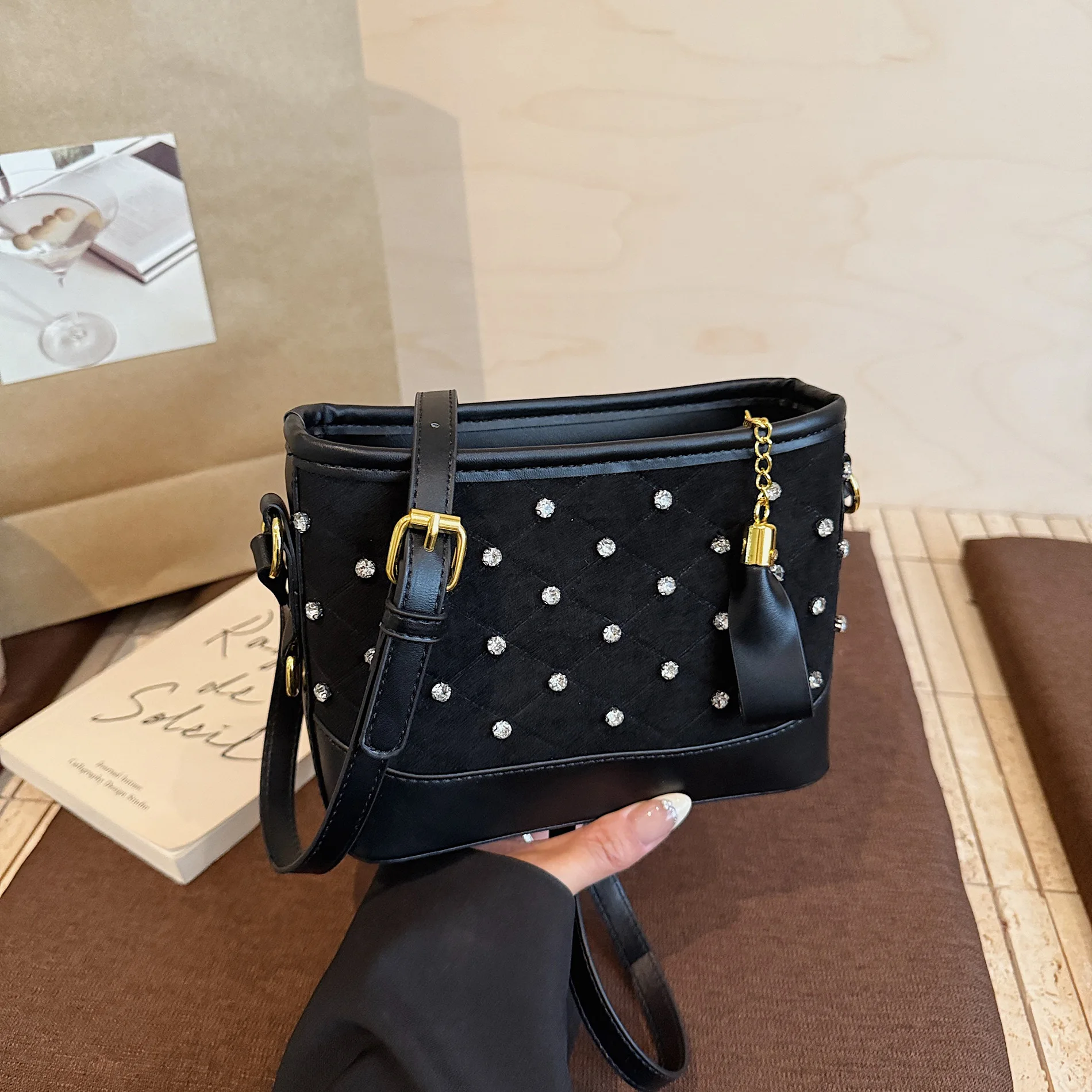 

2025 Autumn Hobo Bag, Chic Square Purse for Women, Vintage Shoulder Crossbody, Minimalist Day to Night Tote, Textured Sling Bag