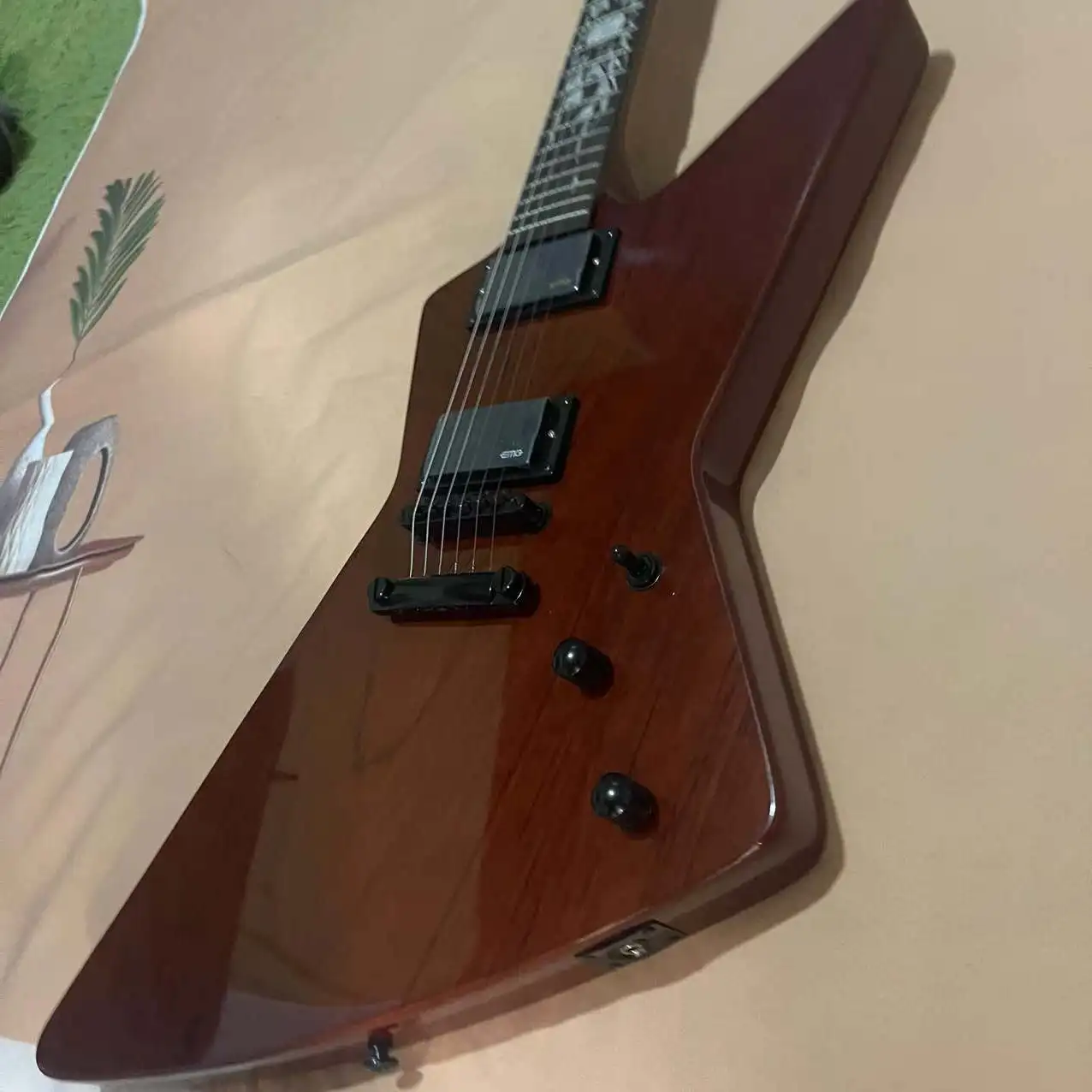 In stock, 6-chord shaped electric guitar, transparent brown body, with real shipping pictures. Order and ship immediately