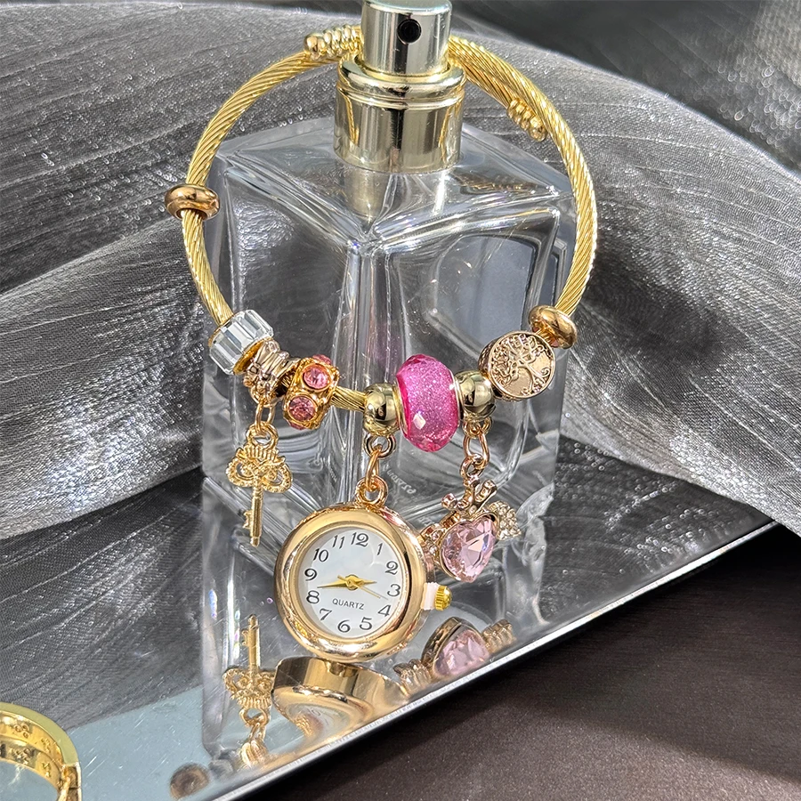 فتاة في سن المراهقة نمط سوار كوارتز ساعة سبيكة الفولاذ المقاوم للصدأ صديق مفتاح قلادة على شكل قلب عبر الحدود تصميم جديد ملحق