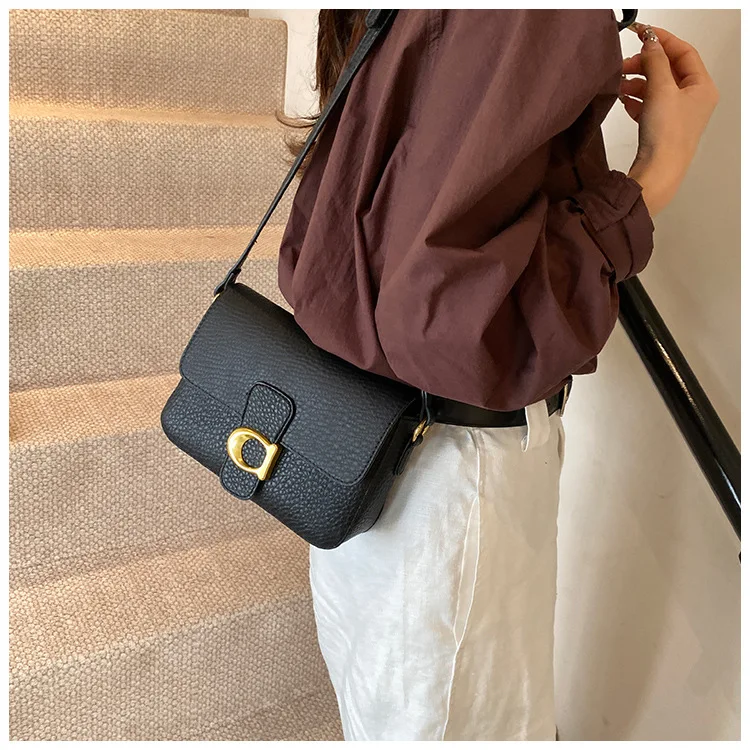 

Осенне-зимняя женская модная маленькая квадратная сумка 2025 г. - модный нишевый дизайн, высокая текстура через плечо/мессенджер, универсальная