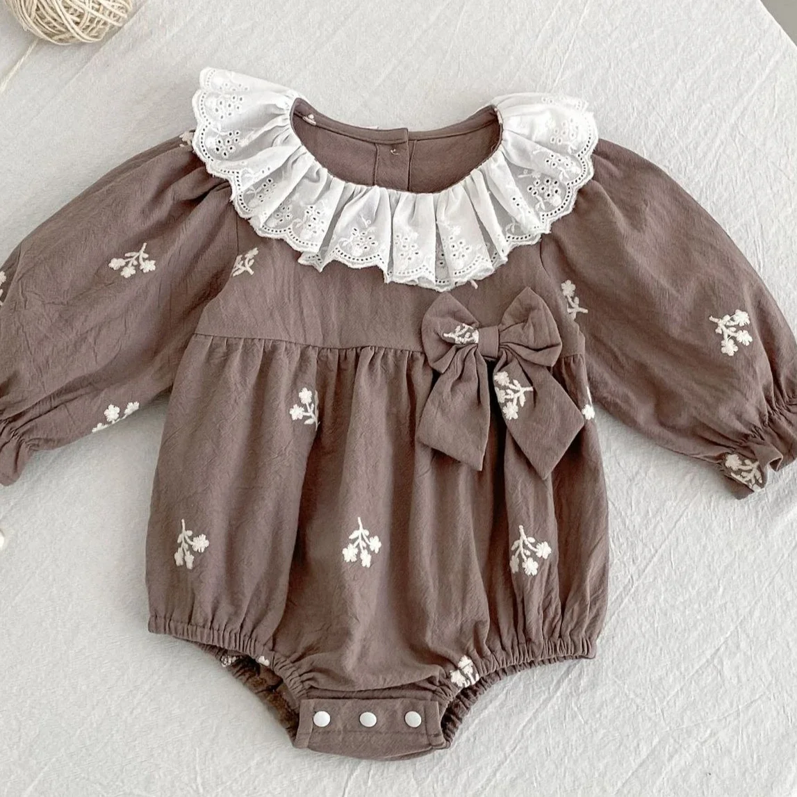 

Girls Onesie 2025 Spring and Summer New Childrens Clothing Girl Baby Sweet Lace Collar Embroidered Onesie Casual Simple