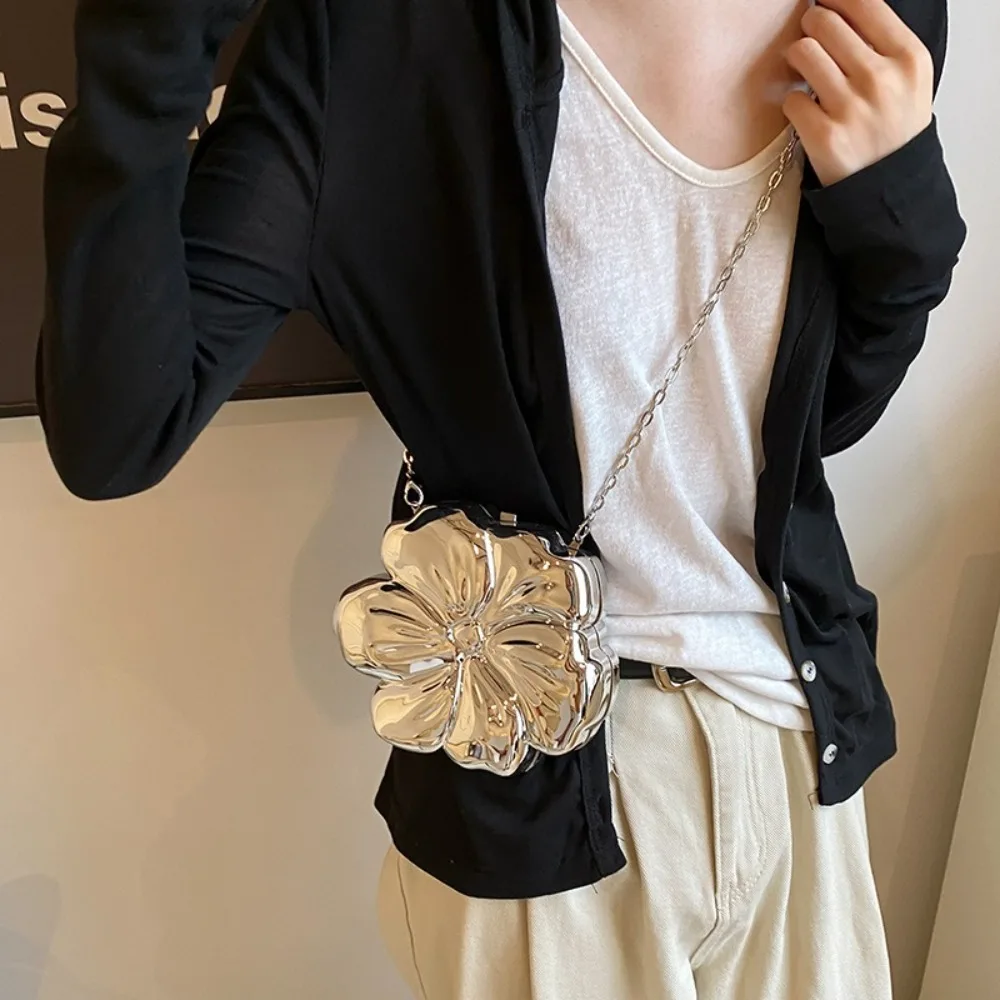 Damen Metallic Exquisite Blume Mini Blumenkette Umhängetasche Mode Neuheit Form Tasche Handy Schlüssel Geldbörse Tragbar