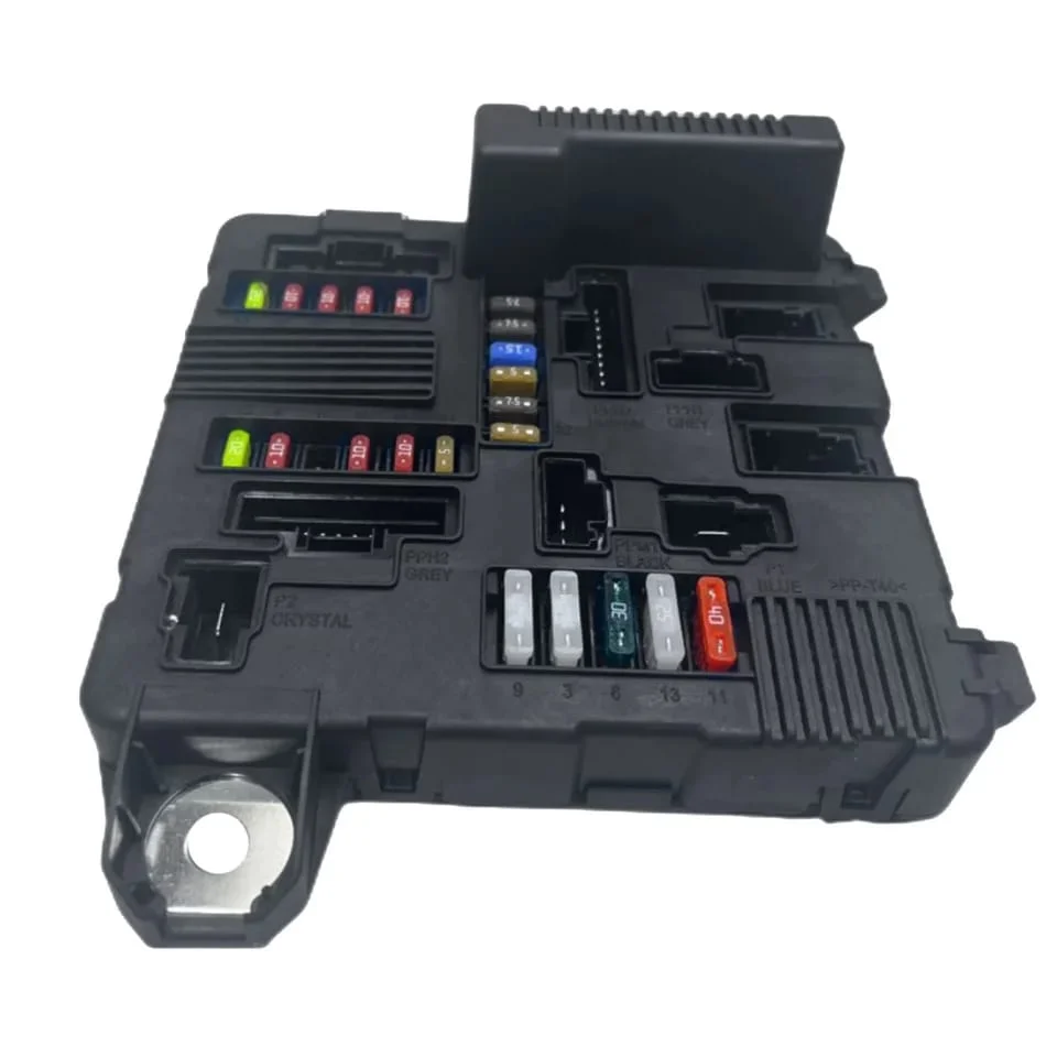 8200306033 Engine Fuse Box For Renault Megane II Scenic Auto Parts 8200306032 5118399300 8200262385