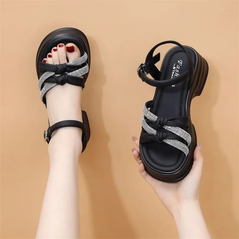 Thick Sole Medium Heel Sandal for Women Summernew Arrivalpetites Lightweight Fashion with Skirt Good-looking Seaside Beach Shoes