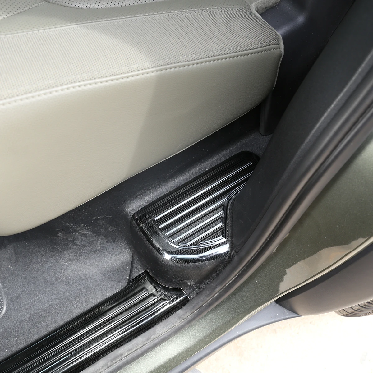 الفولاذ المقاوم للصدأ لاند روفر ديفندر 90 110 2020-2024 عتبة باب السيارة لوحة حماية ملصق مزخرفة الملحقات الداخلية #5