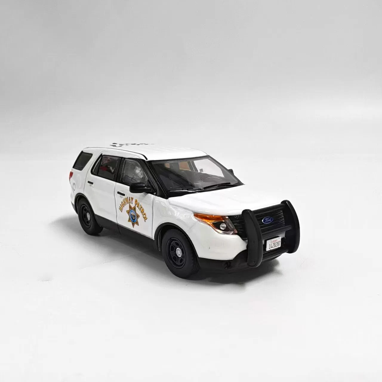 596 1:64 Explorer CHP SUV Alloy Car Diecasts & Vehicles Car Model Miniature Scale Model Car For Collection Gift
