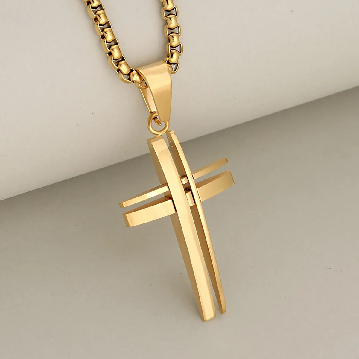 

Street Trend Hollow 3D Stainless Steel Cross Pendant Necklace for Women and Men, Personalized Hip-Hop Accessories