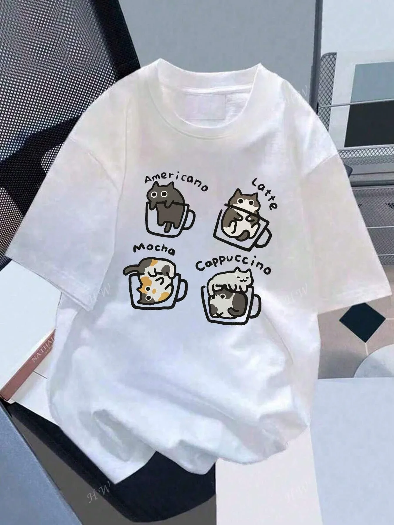 

2025 Summer Women's Cartoon Cat Playing with Cup Print T-shirt Loose Breathable Comfortable Casual Wear Suitable for Shopping