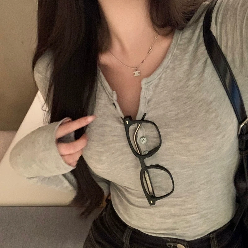 قميص بأكمام طويلة ضيق الخصر، تصميم جديد لخريف وشتاء دونغدا جيت، قميص محبوك رقيق بياقة شبه مفتوحة وأكمام مطوية، نمط كوري بلون ...