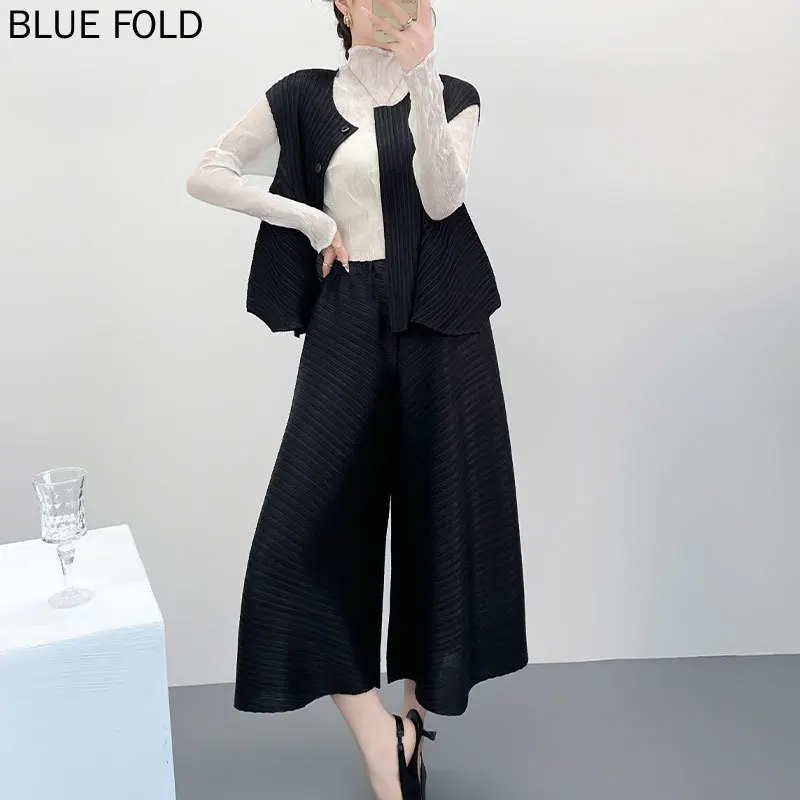 Miyake плиссированная одежда, однотонный костюм трапециевидной формы, летний однобортный топ без рукавов с круглым вырезом, свободные укороченные брюки из двух предметов Miyake плиссированная одежда, однотонный костюм трапециевидной формы, летний однобортный топ без рукавов с круглым вырезом, свободные укороченные брюки из двух предметов