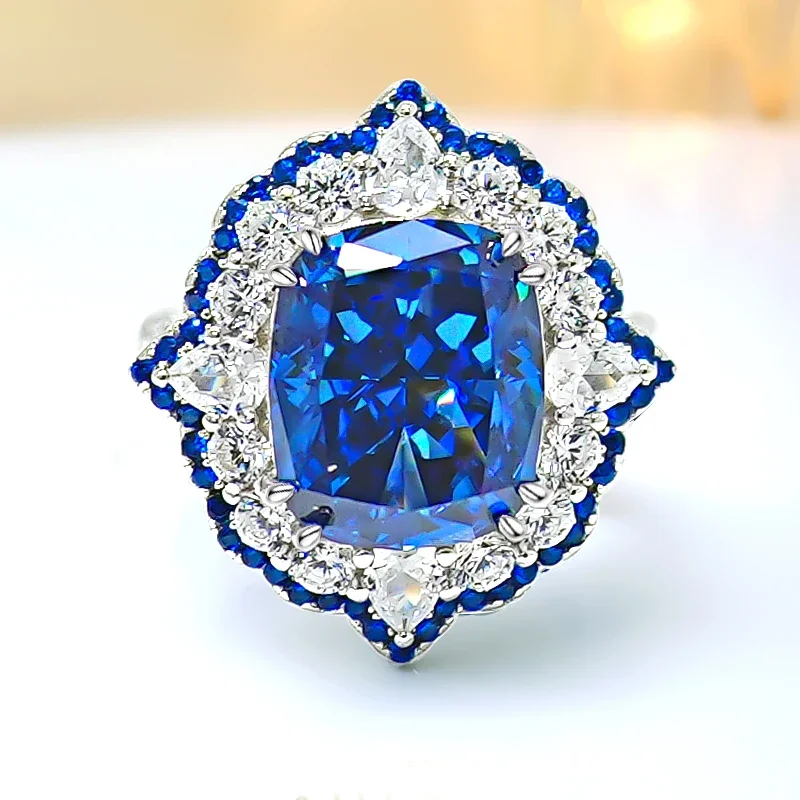 

Кольцо из серебра 925 пробы с бриллиантами