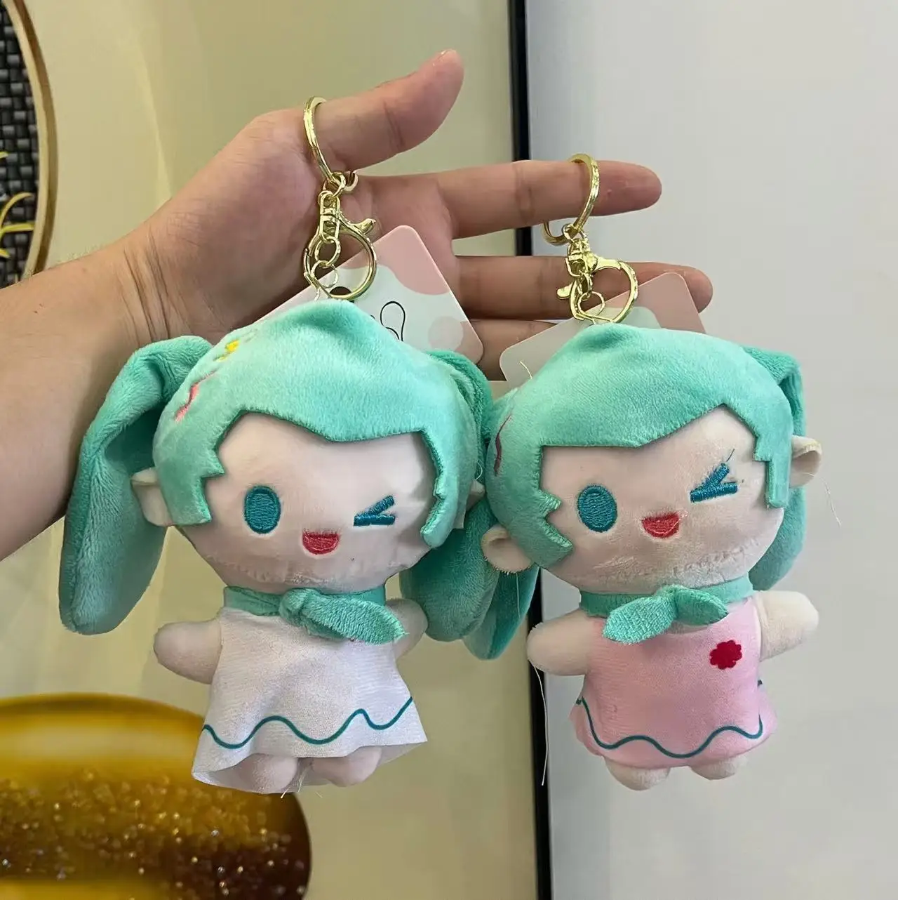 พวงกุญแจตุ๊กตาขนนุ่มสไตล์อนิเมะน่ารัก ขนาด 12 ซม. 4 แบบ ของขวัญวันเกิดสำหรับเด็กผู้หญิง ผู้หญิง ใช้แขวนกระเป๋า