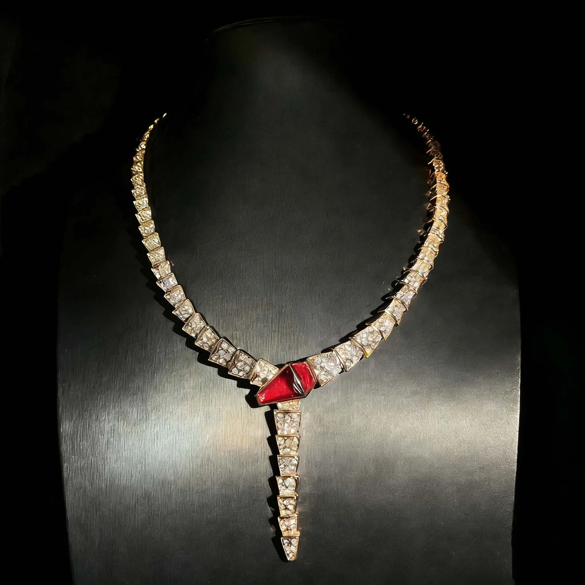 Vintage Snake Necklace Niche Serpent Choker Paved Diamond Animal Necklace Luxury Chain Jewelry Accessory Birthday Gift for Women