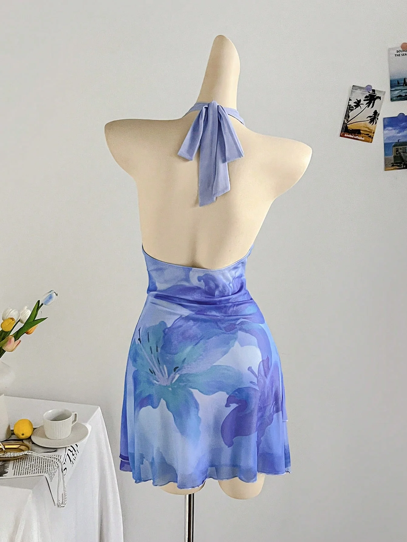 ملابس سباحة صيفية جديدة قطعة واحدة لعام 2025 للنساء، مع نمط فتاة ساخنة، تصميم برقبة رسن يخفي وتخسيس الجسم، و