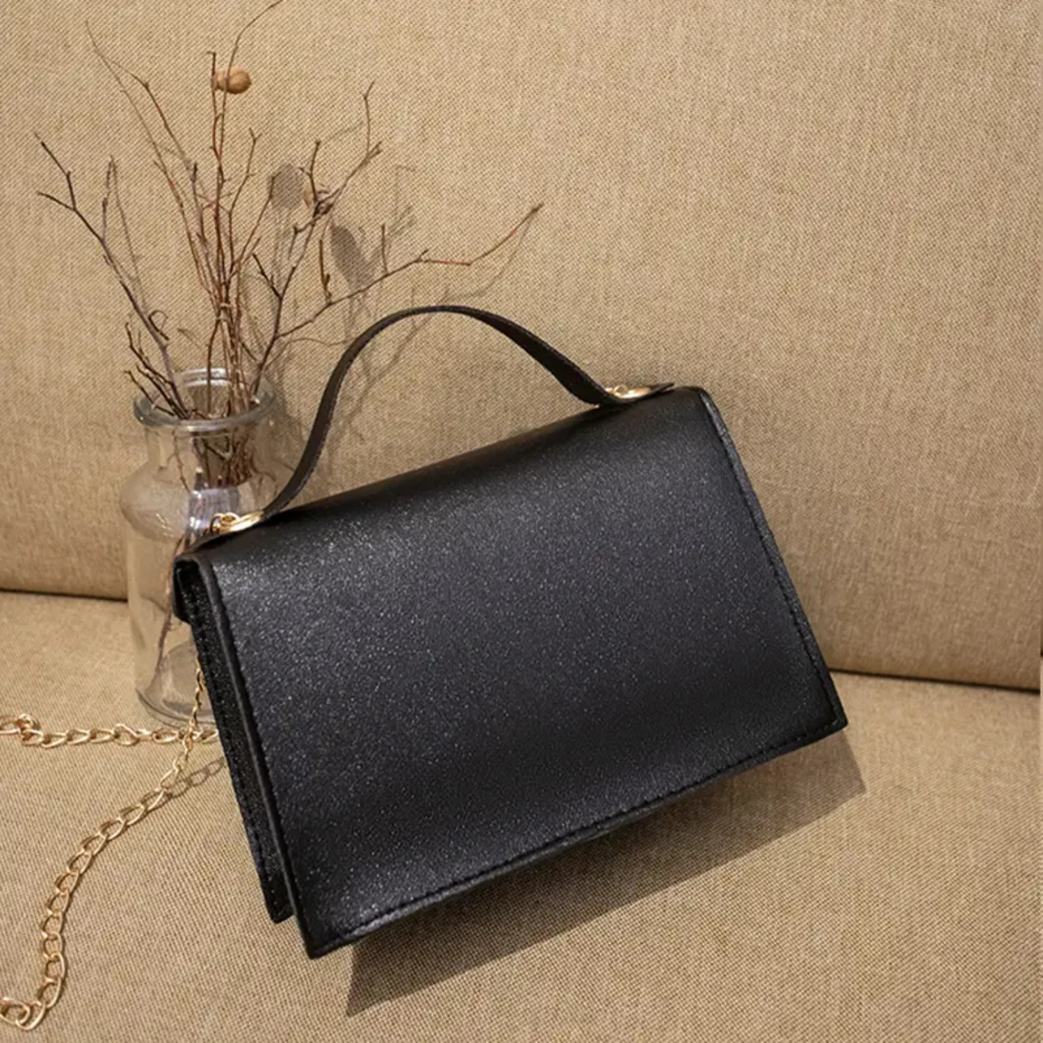 

Gorgeous Women's Square Chain Crossbody Bag with Butterfly Decor, Elegant and Fashionable Shoulder Bag featuring Adjustable Stra