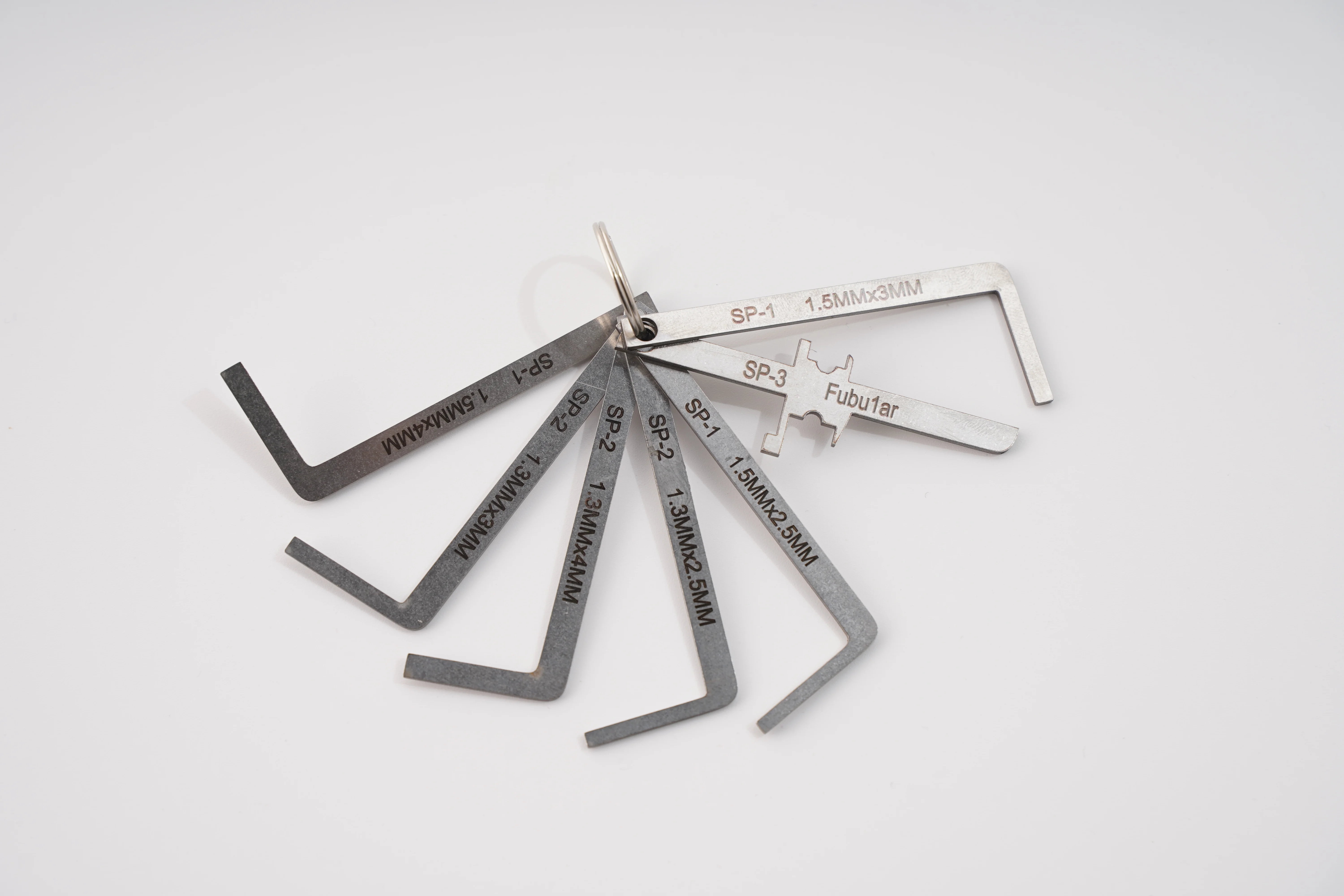 14 في 1 فتاحة مفاتيح رئيسية من الفولاذ المقاوم للصدأ أدوات الأقفال EDC