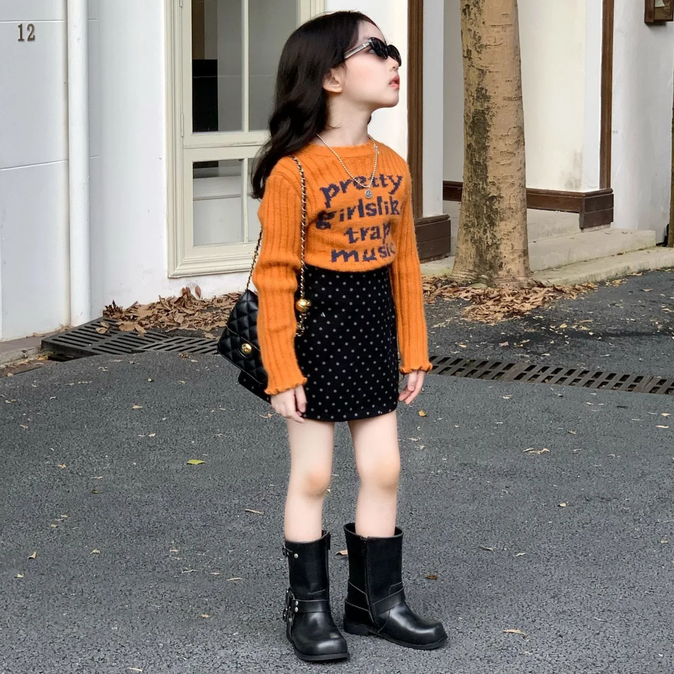 

Костюм для девочек, осень 2022, новая детская одежда, корейский стиль, вязаный топ для девочек, юбка с покротием, два комплекта повседневного простого цвета