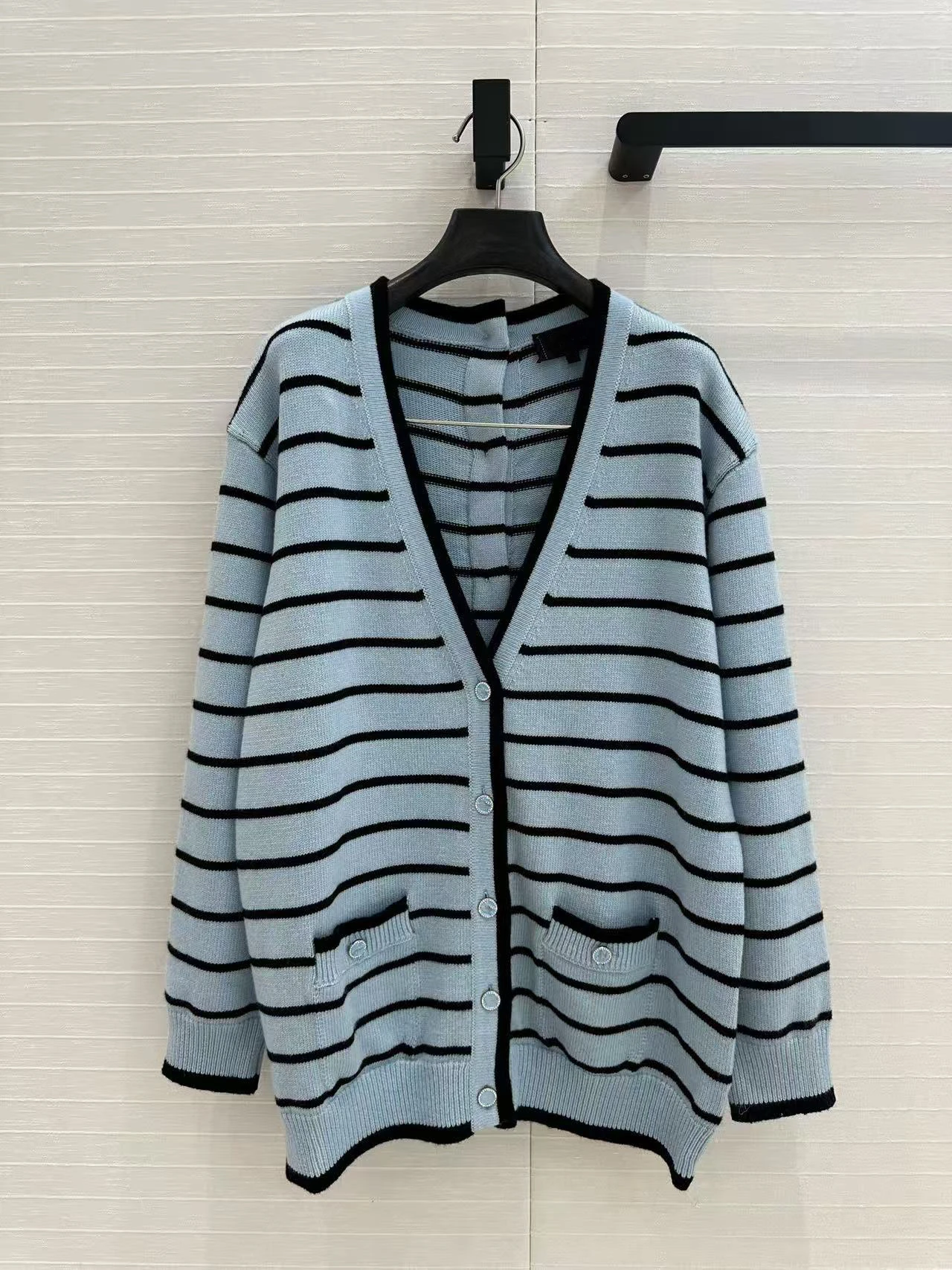 2025, Frühjahr/Sommer, neuer Mädchen-Stil, Macaron-blau, gestreift, V-Ausschnitt, locker und elegant