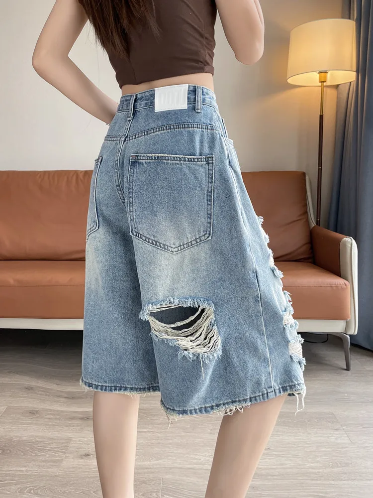 Pantaloncini al ginocchio in denim con foro strappato allentato casual per donna Y2K Streetwear Pantaloncini jeans a gamba larga a vita alta nuova estate femminile