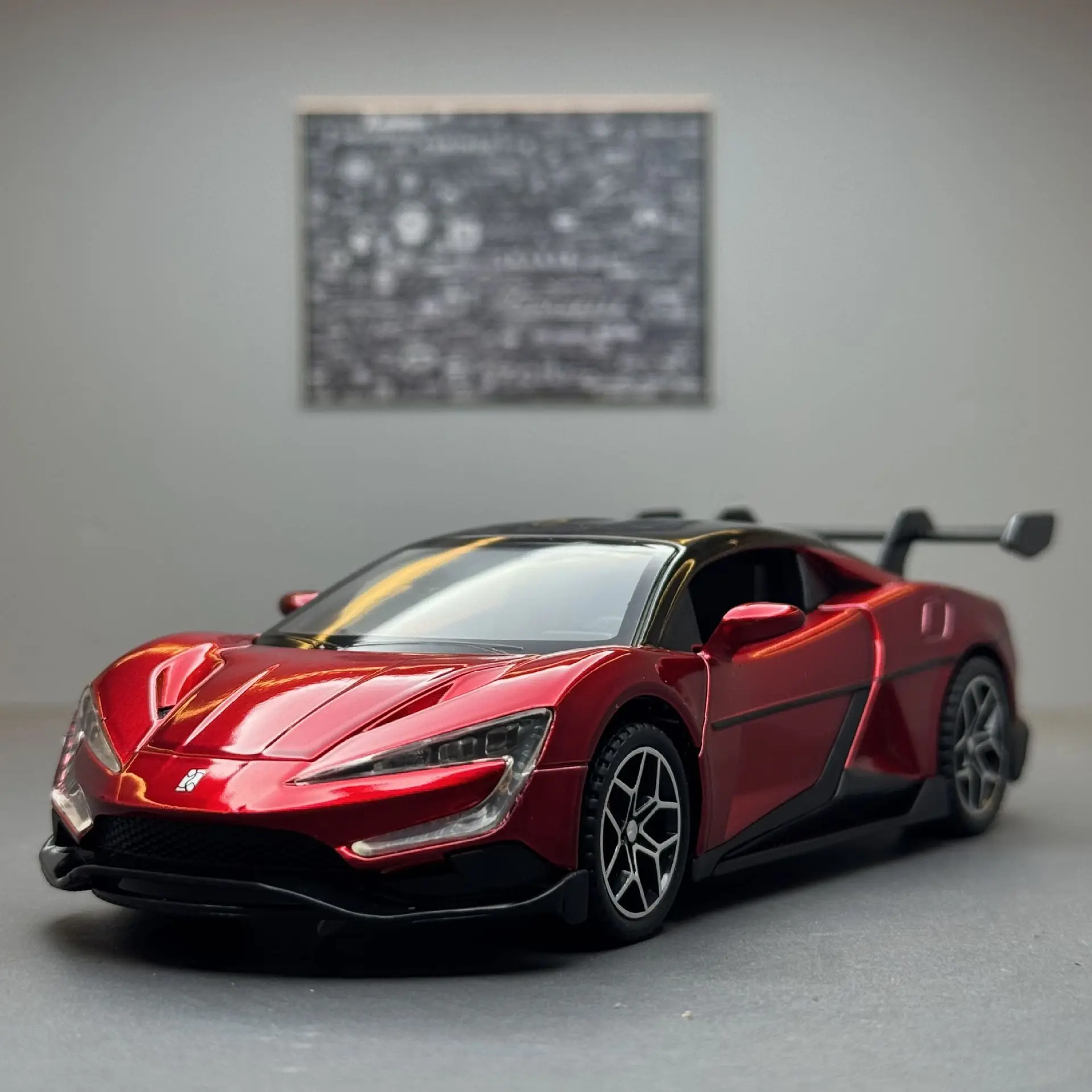 

1:32 LOOK UP AT U9 Sports Car Alloy Model Ornament With Sound and Light Return Force Toy Car Model Gift