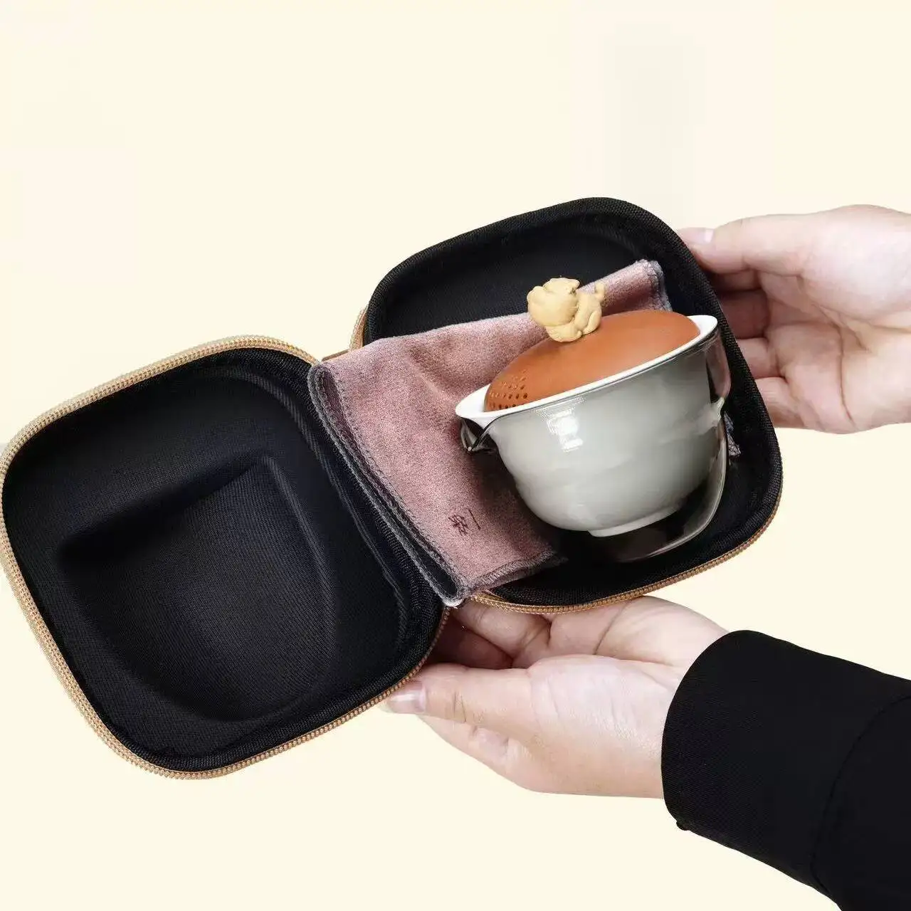 

A Of Elegant Majestic Purple Clay Travel Utensils / Outdoor Portable One Pot And Three Cups Gaiwan Tea Set