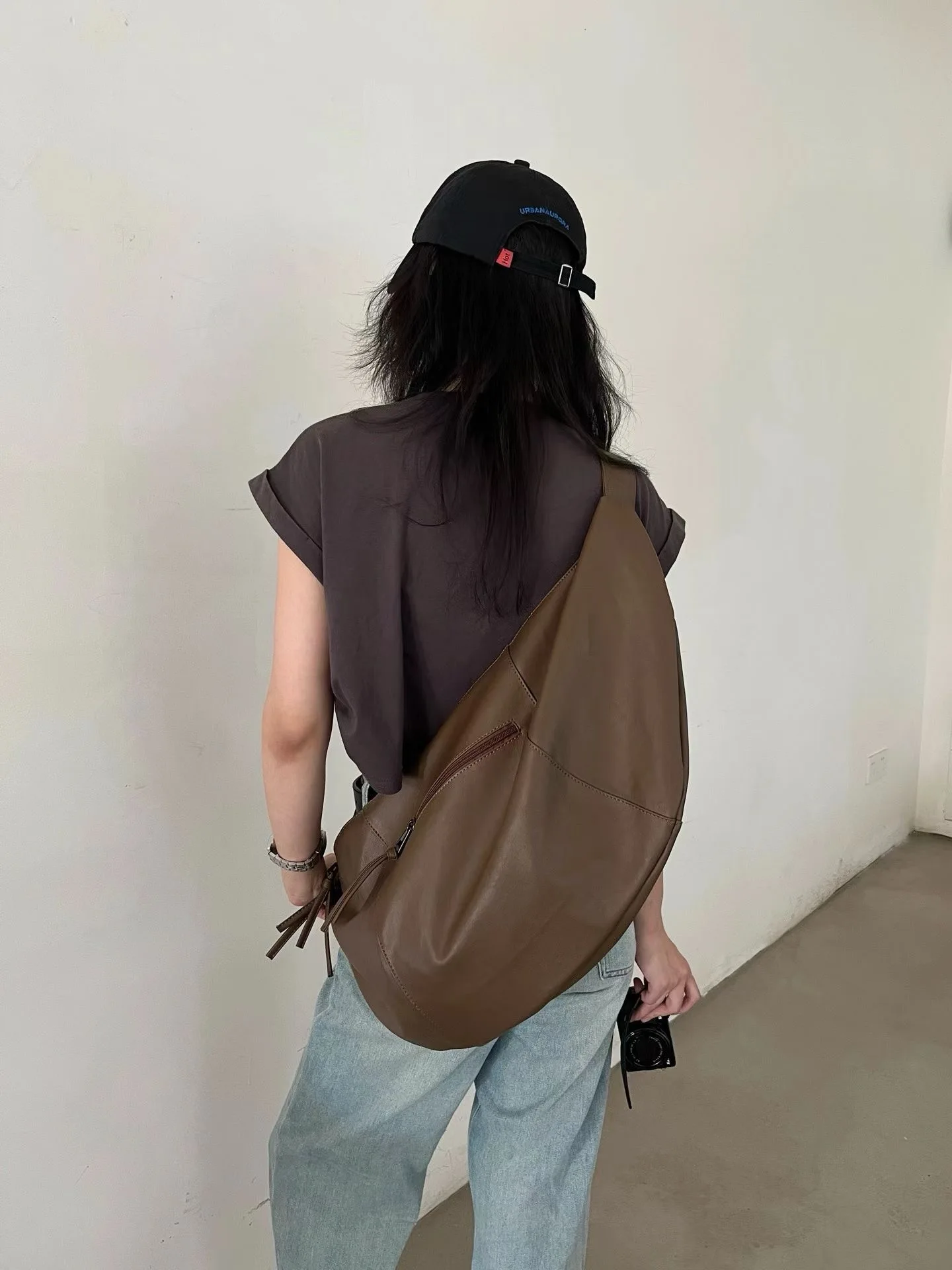 

Fall Winter Lazy Style Wide Strap Cow Horn Bag Women's High-End Sensation Commute Fashionable Versatile Trend Underarm Dumpli...