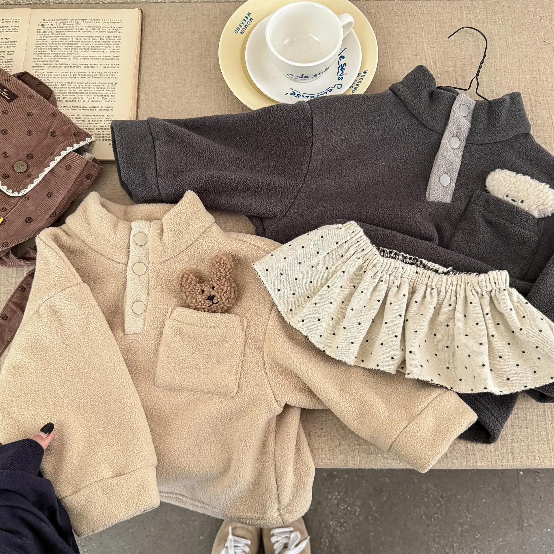 

2025 Winter New Children Fleece Sweatshirt Long Sleeve Baby Thick Casual Tops Boys Girls Cartoon Sweatshirt Kids Warm Clothes