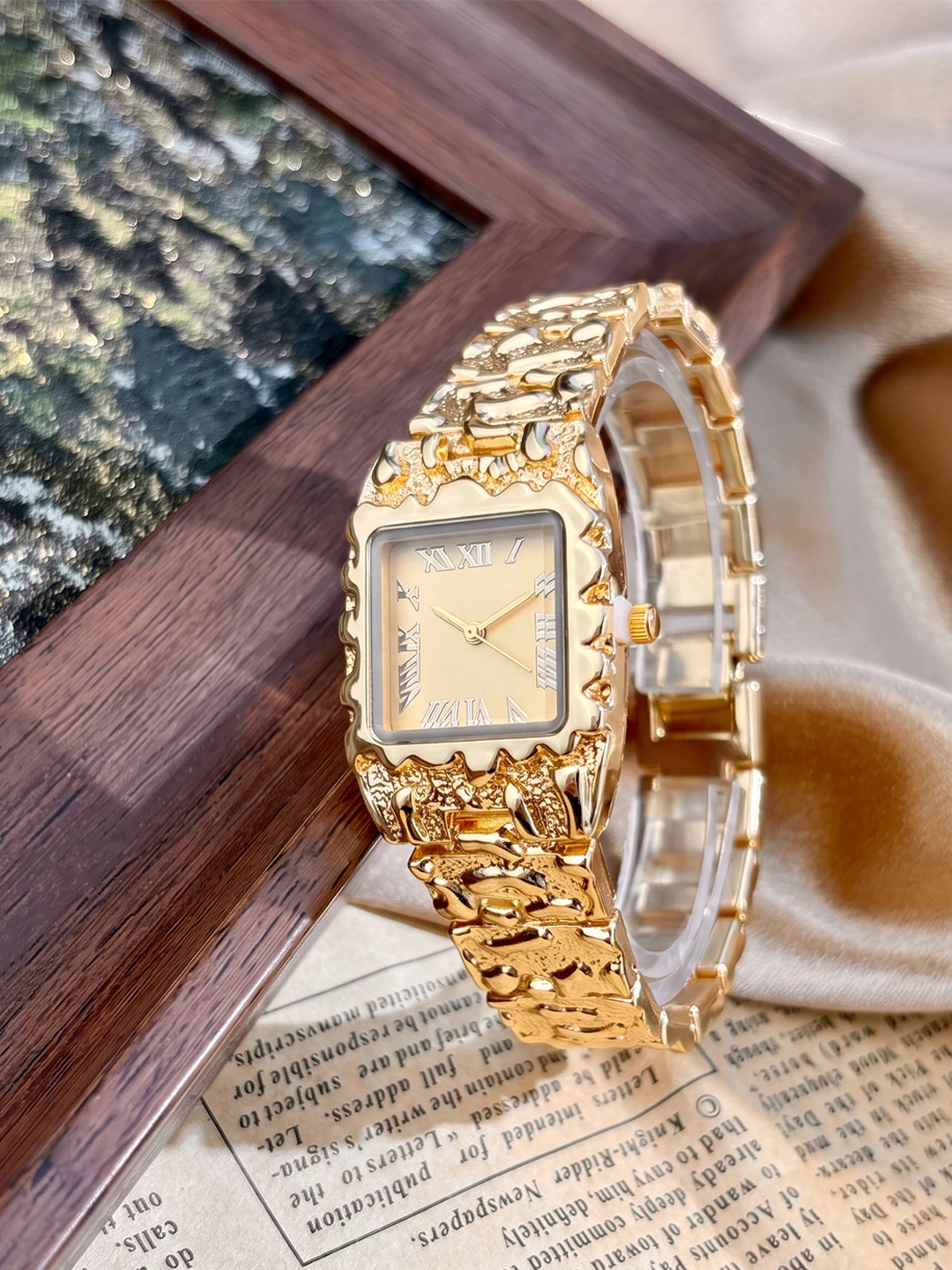 Vintage Luxury Square Roman Numeral Dial Lava Style Bracelet Analog Ladies Wrist Watch