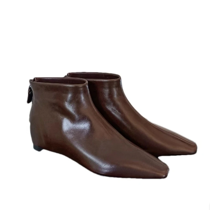 حذاء من الجلد للنساء الشقق موضة أحذية من الجلد 2025 مصمم أحذية الشتاء الاتجاه الجديد فستان المشي قصير تشيلسي موهير بوتاس