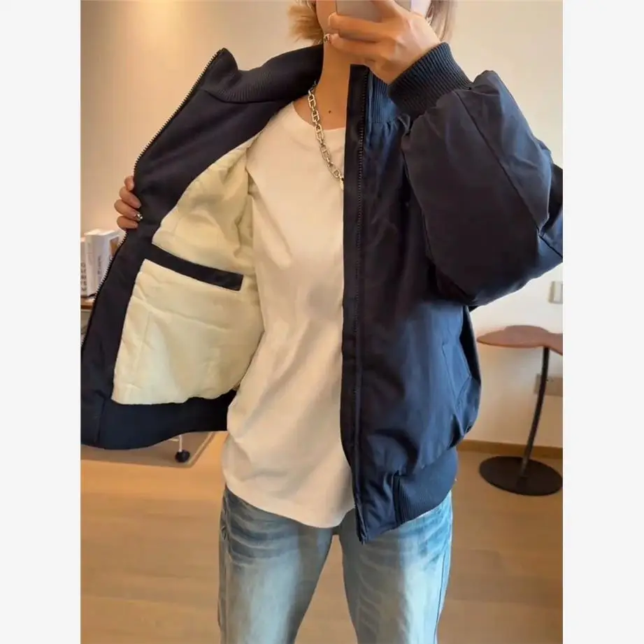 

Мужская зимняя теплая куртка-бомбер синего цвета в американском стиле, с воротником-стойкой, на хлопковом пуху, свободного кроя, утепленная, для работы