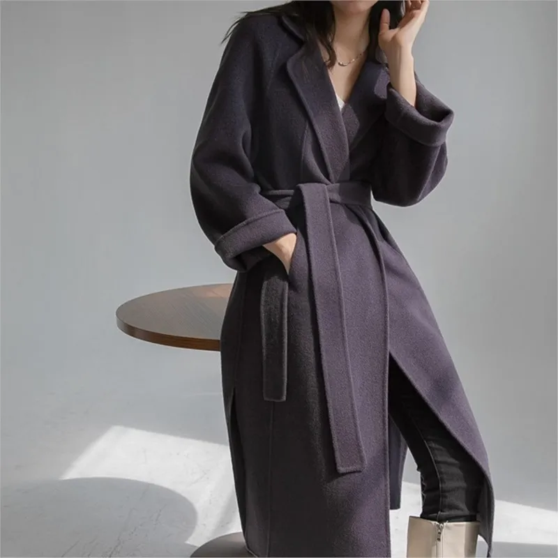 

A long knee-length loose and laid-back women's tweed coat with double-sided fleece style