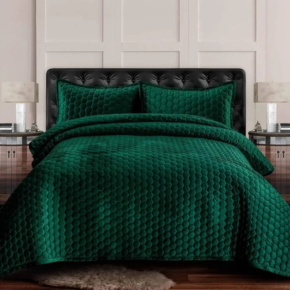 

King Quilt, Three-Piece Honeycomb Stitch Bedding Set Includes 1Oversized Quilt 2 Sham Pillowcases, Soft Velvet,Emerald Green