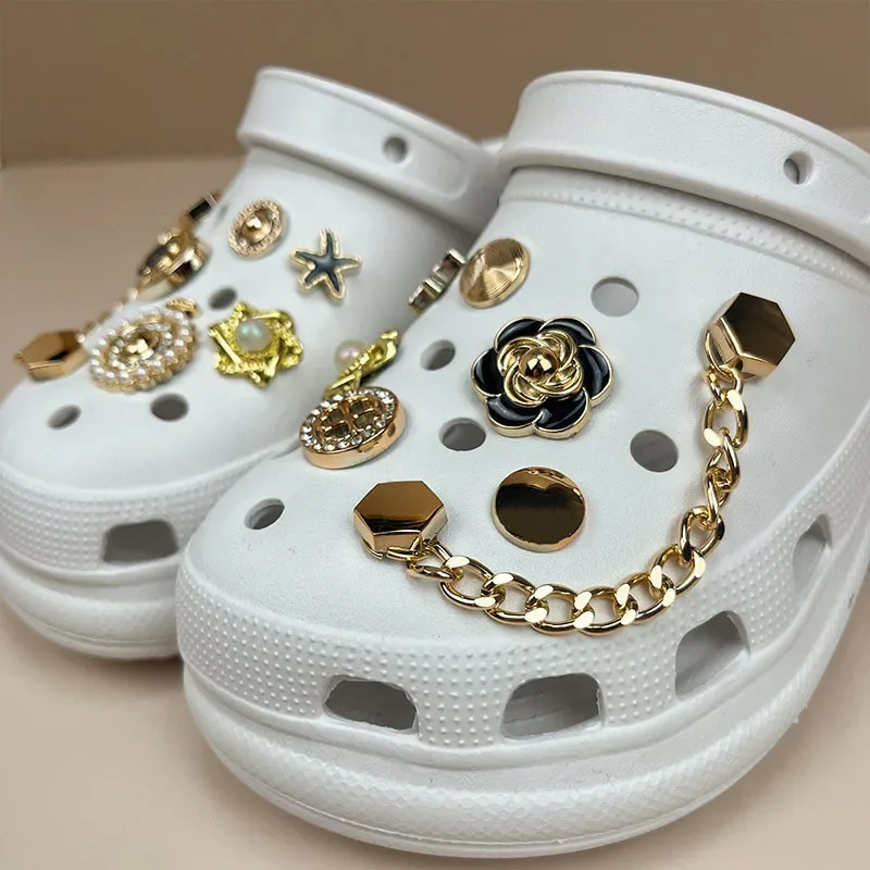 2024 New Cute Luxury Shoes Accesories Rhinestone Bling Hole Shoe Charms Metal Chain Shoe Decorations Diy Buckle Shoes Flower