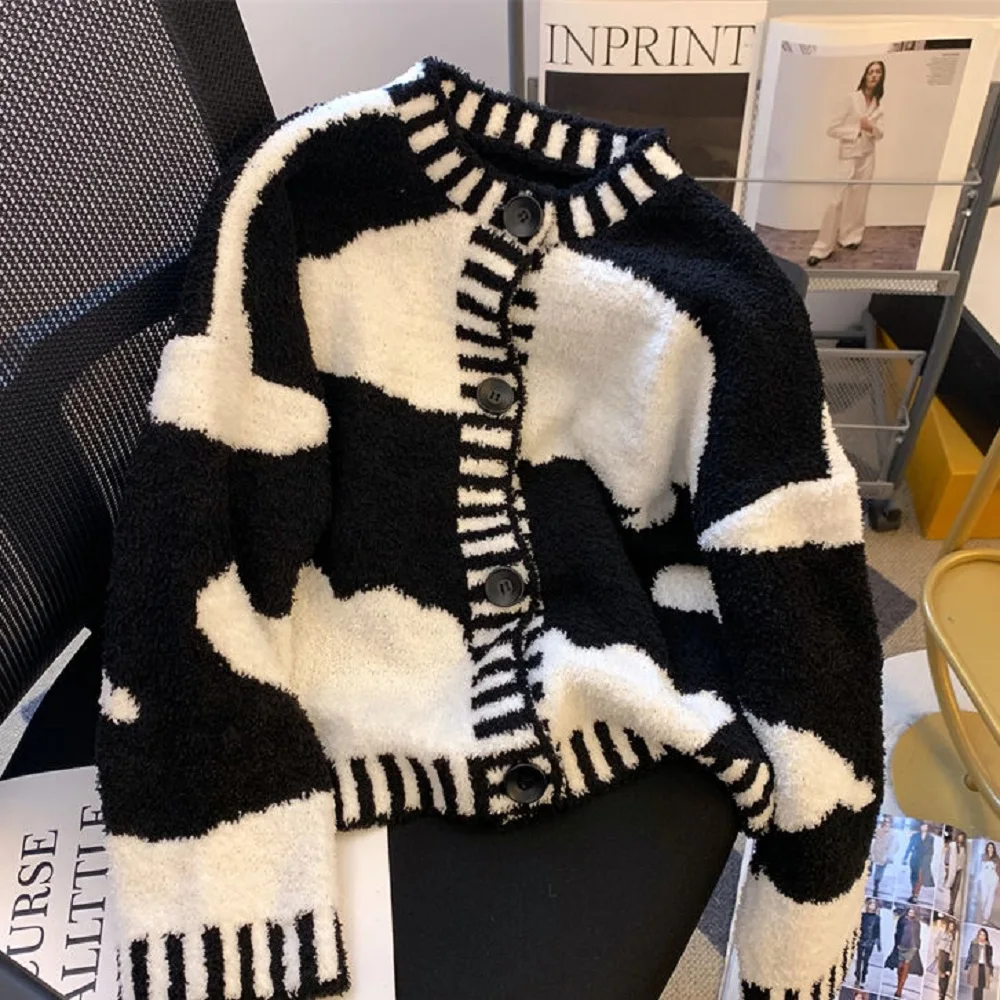 

Black White Contrast Knitted Cardigan Sweater Coat Women'S Autumn Winter New High-Grade Lazy Soft Waxy Wild Top