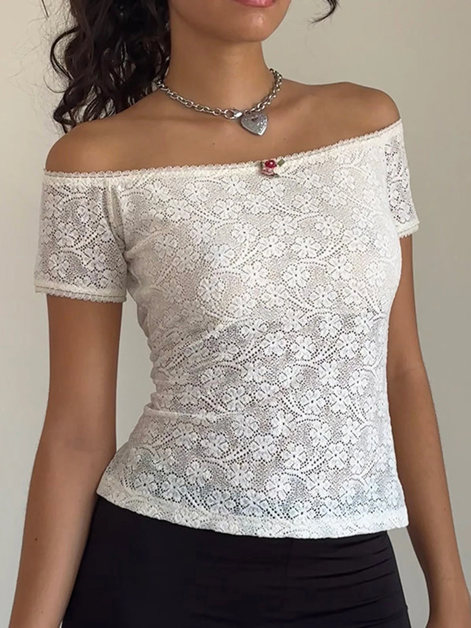 Blusa elegante de encaje para mujer, Top de manga corta con cuello barco y hombros descubiertos, camisa informal de verano, ropa de calle a la moda