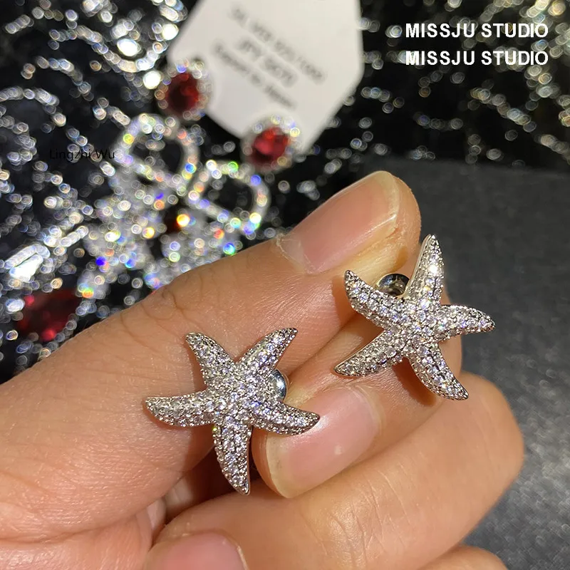 

Lingzhi Wu Personality Diamond Starfish Stud Earrings 925 Silver Brief Elegant Star Brand Earrings New Arrival