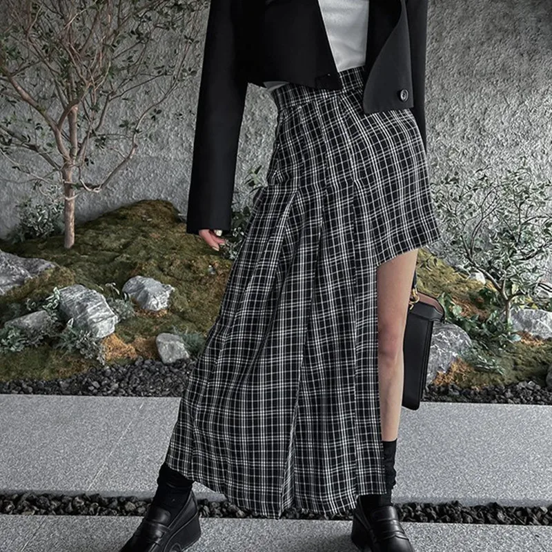 2026 Summer Design Hot Selling New Asymmetric Black and White Checkered High Waisted Long Skirt for Women