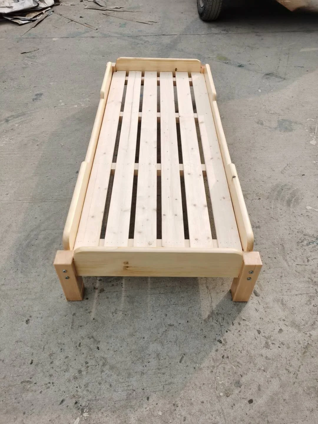 Children's Wooden Single Bed Kindergarten Day Care Kindergarten Nursery Rest Bed Stackable Space Saving Kids Bedpromote sales