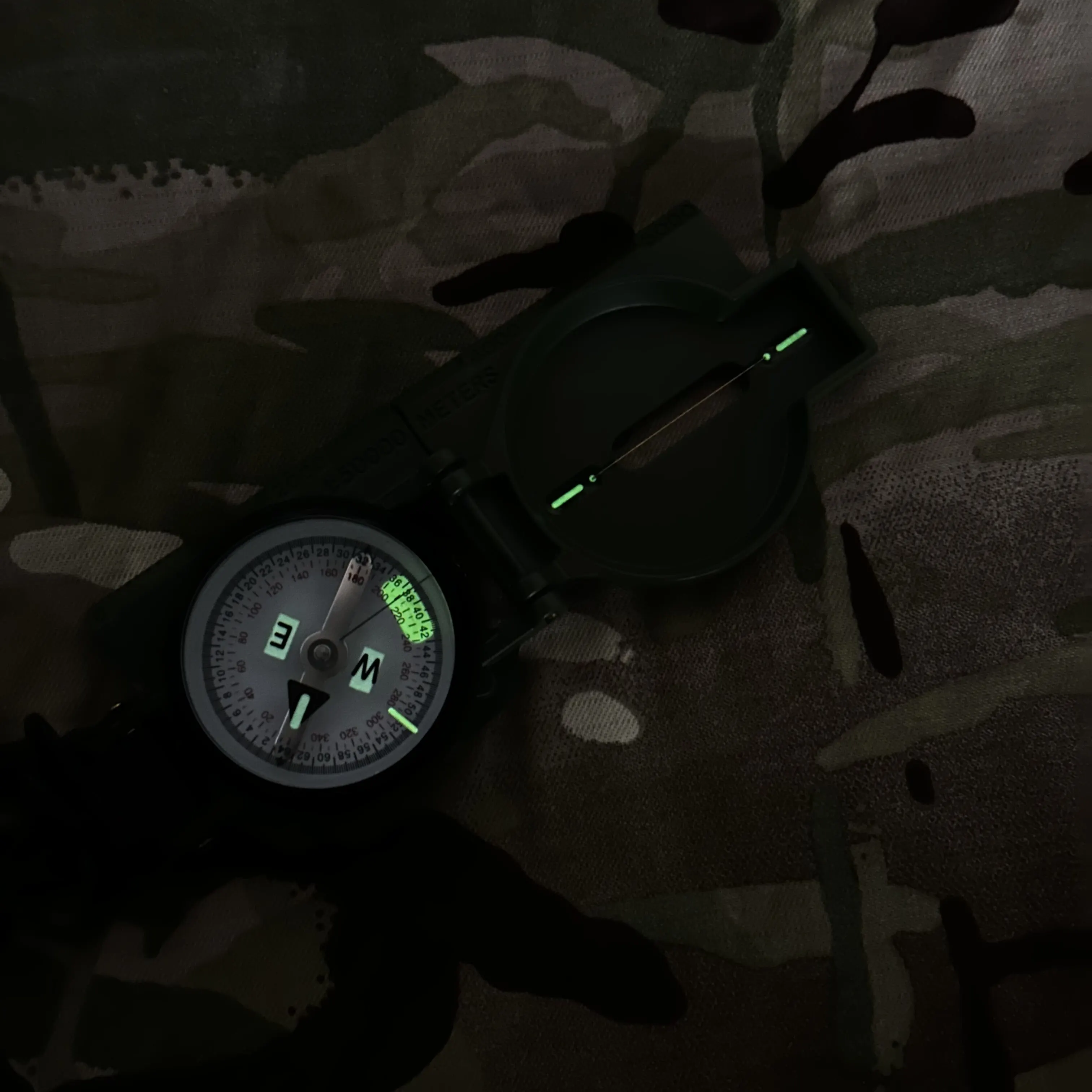 3H Magnetic Compass - Tritium-free Glow-in-the-dark Design, Suitable for Outdoor Use, An Excellent Alternative for Daily Use.